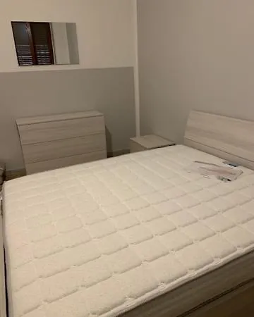 Ampio In Zona Tranquilla Apartment *